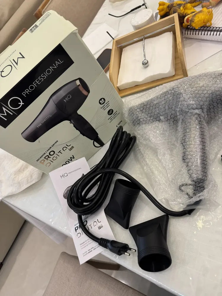 MQ_digital_Seche-cheveux_2600W_-_PARISLISS.COM-lissage-contenu